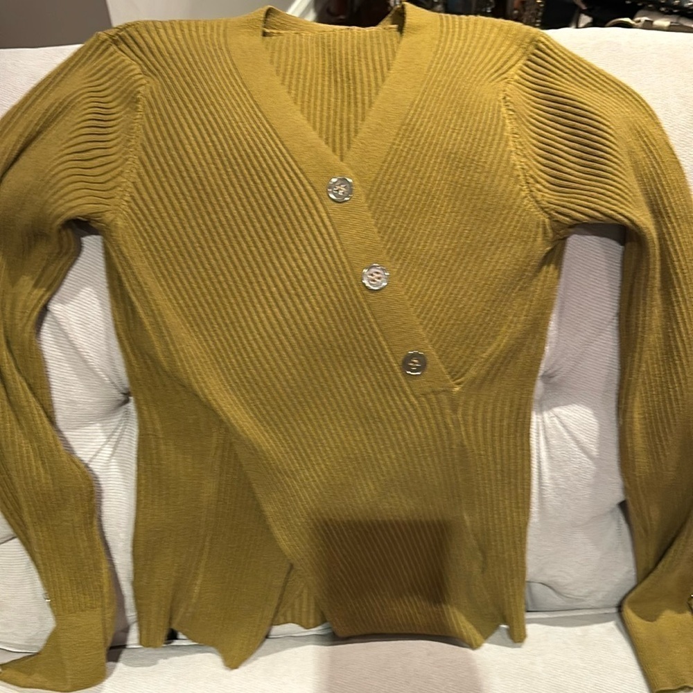 Safe green cross cross asymmetrical sweater in L